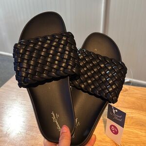 Universal Thread Black Woven Slide Sandals